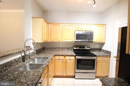 7108-1570 Spring Gate Dr, MCLEAN, VA, 22102-3429 | Card Image