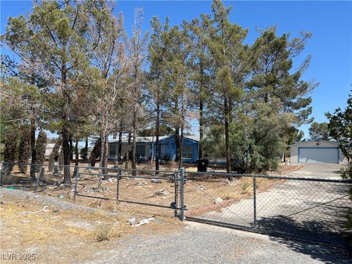3230 E Kellogg Rd, Pahrump, NV, 89061-7919 | Card Image