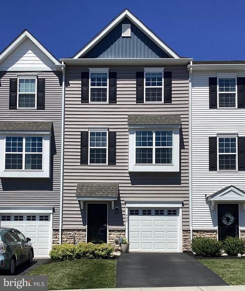 403 Ridgewood Dr, ROYERSFORD, PA, 19468-2894 | Card Image