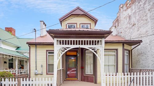 247 W 3rd St, Maysville, KY, 41056-1045 | Card Image