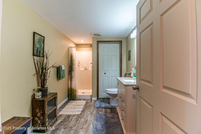 Full Bathroom | Image 13