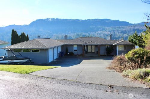 18064 Mariposa Ln, Mount Vernon, WA, 98274-8153 | Card Image