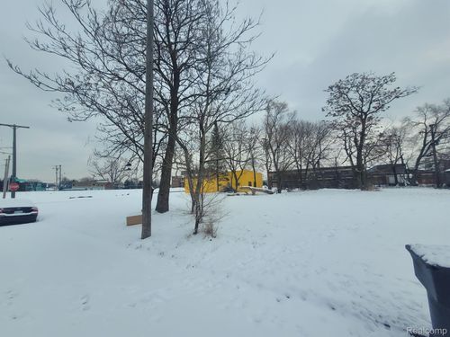 2005 Poplar St, Detroit, MI, 48208-2610 | Card Image