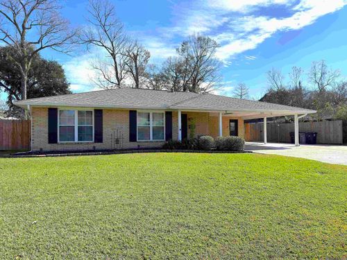 689 S Burgess Dr, Baton Rouge, LA, 70815-5202 | Card Image