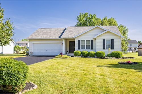 70 Alverstone Way, West Henrietta, NY, 14586-9676 | Card Image