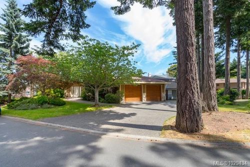 4405 Moonlight Lane, Victoria, BC, V8N6K7 | Card Image