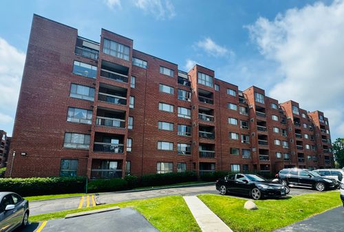 210-701 Forum Sq, Glenview, IL, 60025-3864 | Card Image