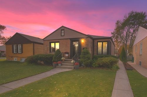 8206 Keeler Ave, Skokie, IL, 60076-2744 | Card Image