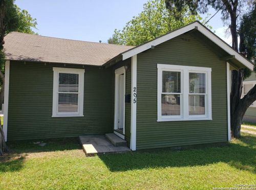 205 E Kingsbury St, Seguin, TX, 78155-2603 | Card Image