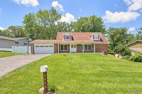 449 Wildwood Pkwy, Ballwin, MO, 63011-2631 | Card Image