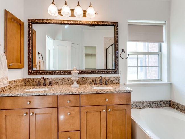 Upgraded P rimary Bath | Image 25