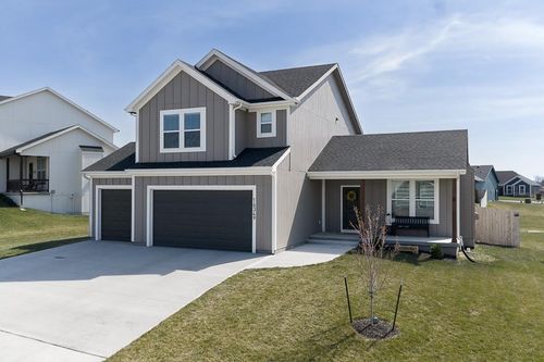 16349 Lolly Ln, Basehor, KS, 66007-6803 | Card Image