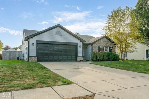 12039 Jesterwood Dr, Fishers, IN, 46037-3946 | Card Image