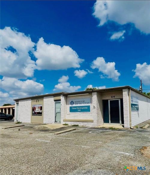618 E Airline Road, Victoria, TX, 77901 | Card Image
