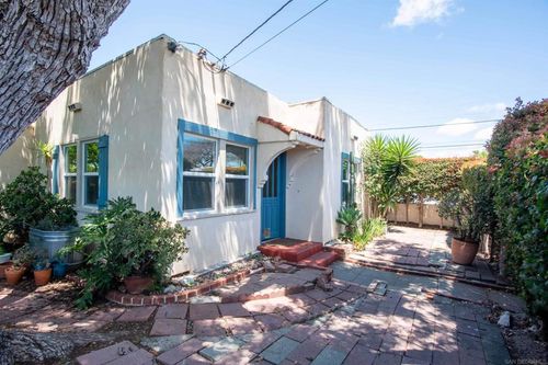 2208 Dwight St, San Diego, CA, 92104-4016 | Card Image