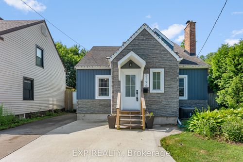 5196 Valley Way, Niagara Falls, ON, L2E1X2 | Card Image