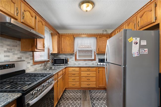 70 Silver Spring Ave, House other with 3 bedrooms, 1 bathrooms and 6 parking in Riverside RI | Image 12
