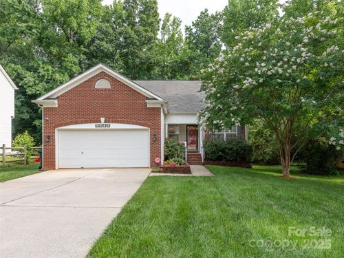 9348 Golden Pond Dr, Charlotte, NC, 28269-1563 | Card Image