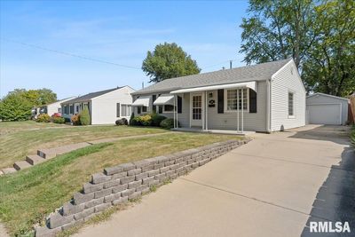 1122 39 Th Street, House other with 3 bedrooms, 1 bathrooms and null parking in Moline IL | Image 2