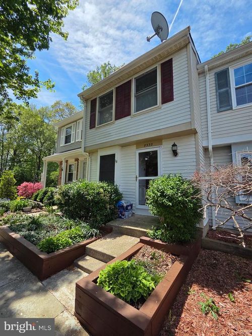 8332 Rocky Forge Ct, SPRINGFIELD, VA, 22153-3800 | Card Image