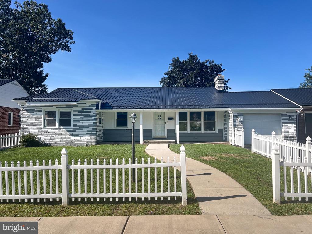 Sunset Rd, Lewistown, PA 17044