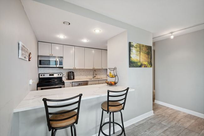 APT-3707 - 30 E Huron St, Condo with 2 bedrooms, 1 bathrooms and null parking in CHICAGO IL | Image 4