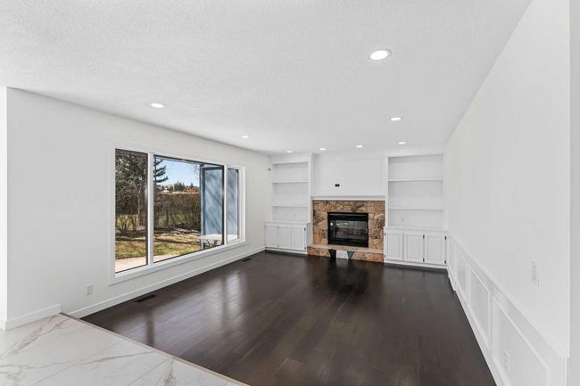 919 Shawnee Dr Sw, House other with 5 bedrooms, 4 bathrooms and 4 parking in Calgary AB | Image 13