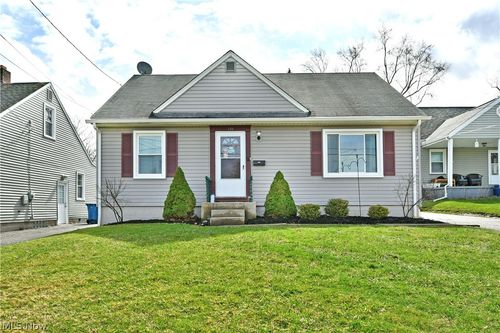 135 Clingan St, Hubbard, OH, 44425-2023 | Card Image