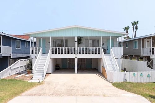 210 W Gardenia St, South Padre Island, TX, 78597-7215 | Card Image