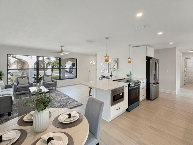 Dining Nook – View Toward Living Room & Front Entry | Image 35
