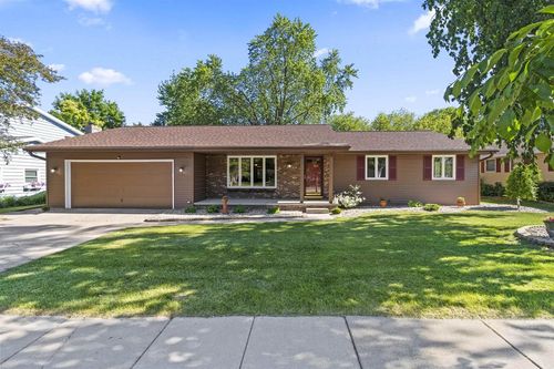 933 E Capitol Drive, APPLETON, WI, 54911 | Card Image