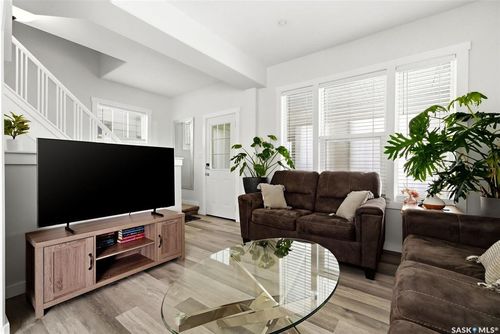 1578 Retallack St, Regina, SK, S4T2J4 | Card Image