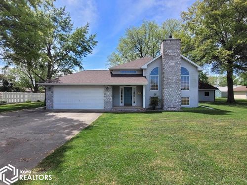 707 E Pleasant Valley St, Sigourney, IA, 52591-1829 | Card Image