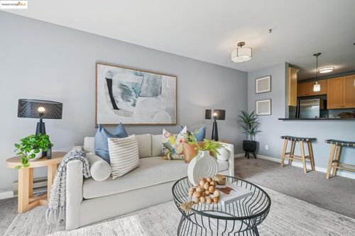 apt-5203-6400 Christie Ave, Emeryville, CA, 94608-1046 | Card Image