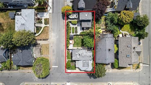 1779 Lillian Rd, Victoria, BC, V8S1L3 | Card Image