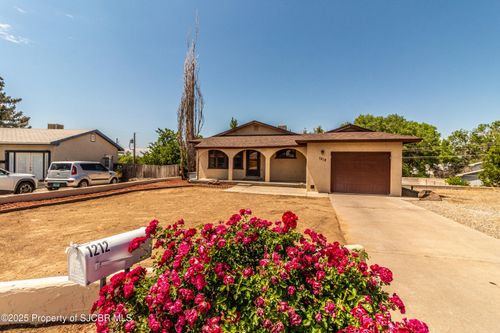 1212 Parkland Dr, Aztec, NM, 87410-2523 | Card Image