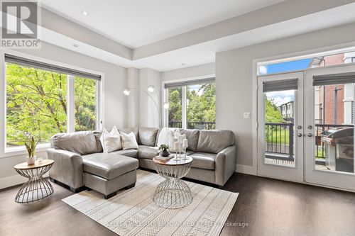 10558 Bayview Avenue, Richmond Hill (Crosby), ON, L4C0Z8 | Card Image