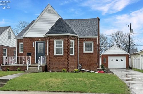 127 Wentz St, Tiffin, OH, 44883-2042 | Card Image