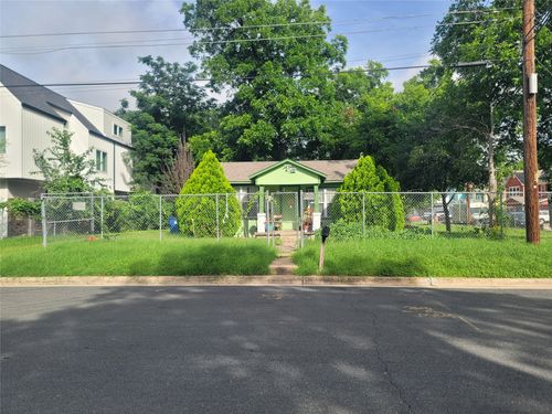 1104 Brass Street, Austin, TX, 78702 | Card Image