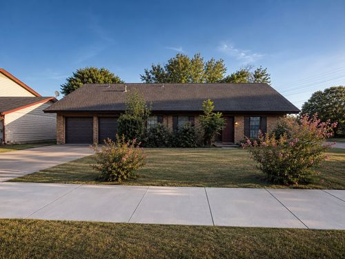 305 Starbright Dr, Austin, TX, 78745-4433 | Card Image