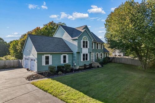 33 Londonderry Rd, Windham, NH, 03087-1621 | Card Image