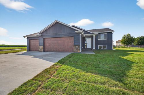 2220 Petersen Dr Nw, Stewartville, MN, 55976-1680 | Card Image