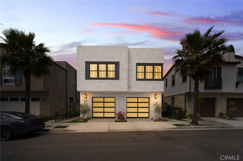 205 Ocean Pl, Seal Beach, CA, 90740-5040 | Card Image