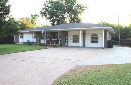 2331 Leigh St, Augusta, KS, 67010-2219 | Card Image