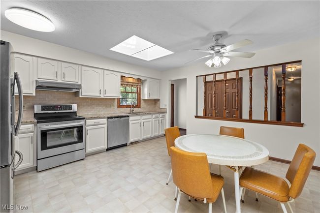 Spacious eat in kitchen | Image 5