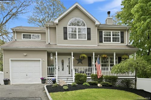 5 Shelter Dr, Sound Beach, NY, 11789-2125 | Card Image