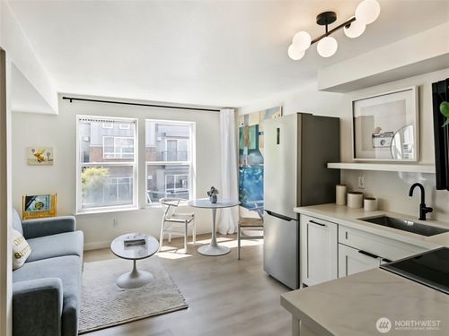 w409-420 Valley Street, Seattle, WA, 98109 | Card Image