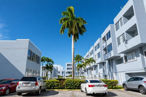 235-1555 W 44th Pl, Hialeah, FL, 33012-7838 | Card Image