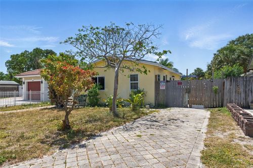 1507 19th Ave N, Lake Worth Beach, FL, 33460-6063 | Card Image