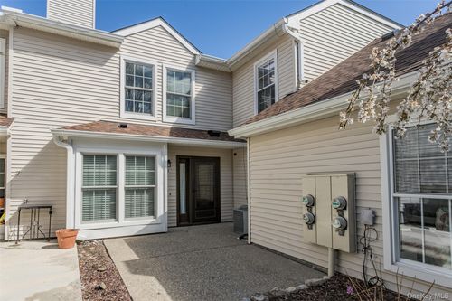 9 Olde Wagon Rd, Warwick, NY, 10990-4227 | Card Image